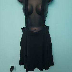 HOT TOPIC SUSPENDER SKIRT